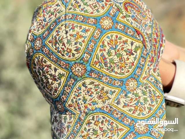 “قبعة من قماش القَلمكاري الإيراني – أناقة التراث في تصميم عصري