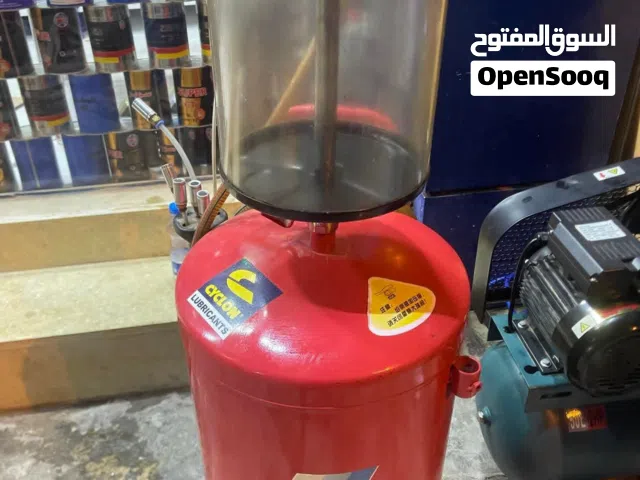 السلام عليكم  مكينة شفط زيت الصنع الصين المكينة نظيفة جدا إستعمال بسط