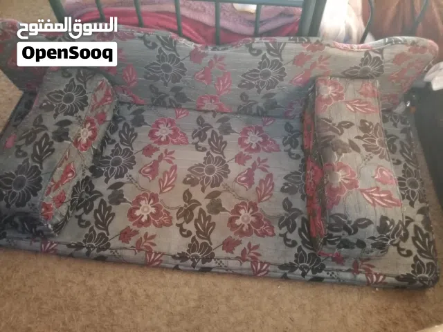 5 فرشات عربي لون سكني وخمري مع 5 مساند و5 ظهور