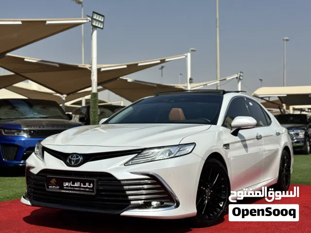 تويوتا كامري 2023 Grande عالضمان خليجي بحالة الوكالة التامة وسعر عرض ممتاز.