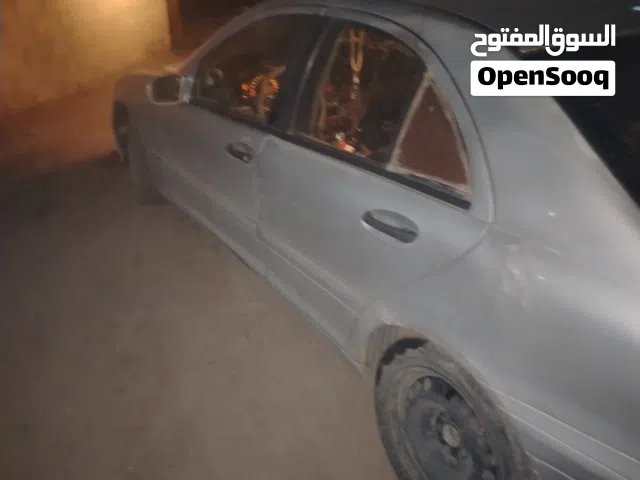 2004 مرسيدس بنز الفئة-C C 180