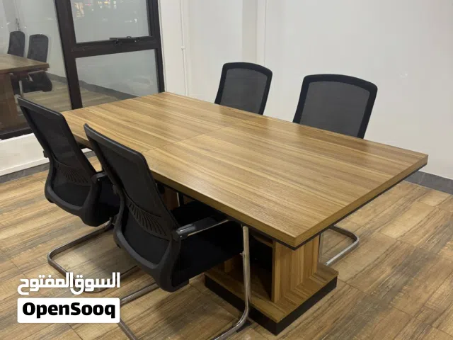 طاولتين واربع (كراسي بحالة الجديد)