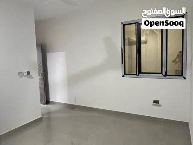 فرصة ذهبية شقة للايجار ف مسقط ف غلا مكونه من غرفتين نوم وصالة الايجار شامل مياه كهرباء انترنت وصيانة