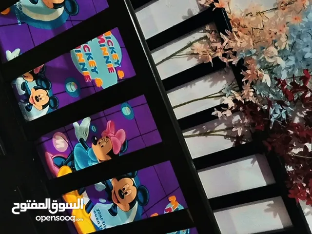 تخت بيبي للبيع خشب زان يحمل وزن 60 كيلو تم تفصيله ب120 دينار مع فرشته جديدة