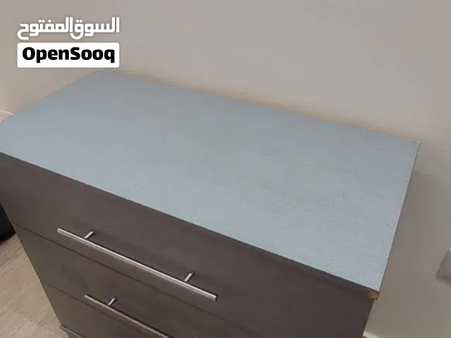 دريسينج علي شكل حرف l و تسريحة للبيع بحاله ممتازة جدا