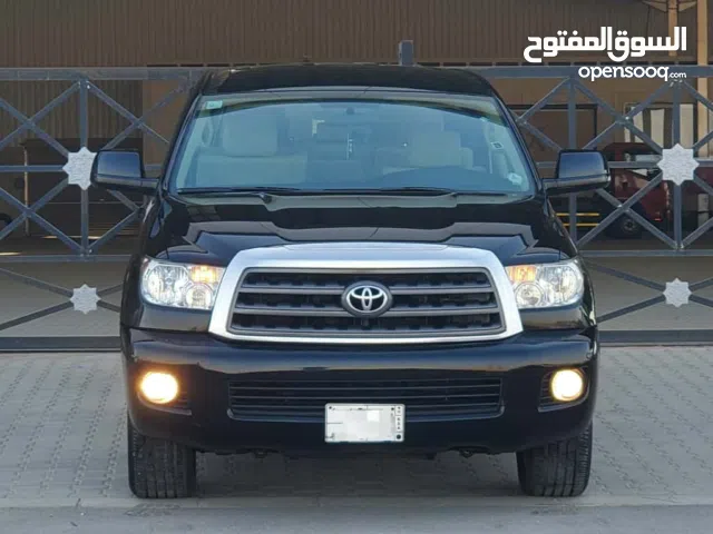 2012 تويوتا سيكويا Standard