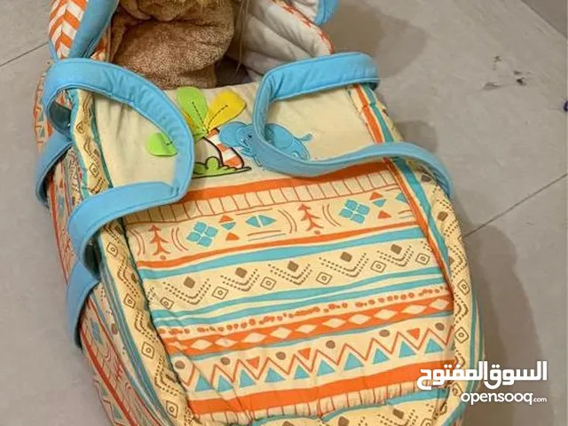 لوازم طفل مفرش أطفال مع مرجيحه مع مفرش سرير وناموسيه