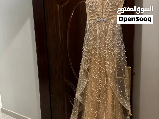 فستان للبيع