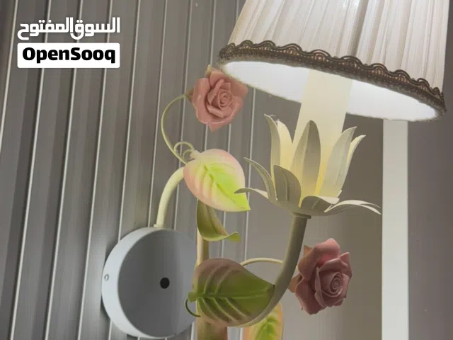 ثريا ونجفات بشكل جميل جداً كلاسك