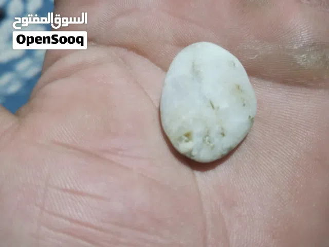 حجر القمر كوارتز أبييض