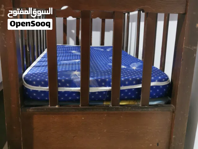 تخت بيبي مستعمل نظيف