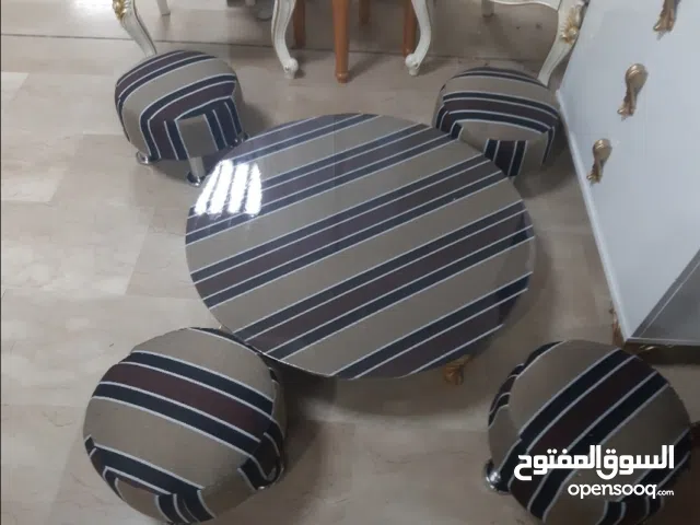 طاولة دائرية تصلح للأكل والمذاكرة