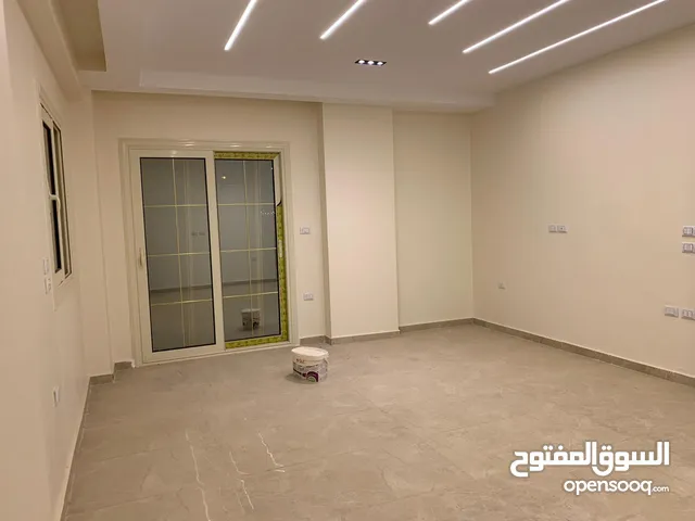 شقة للبيع أول سكن بالشيخ زايد الحي السابع