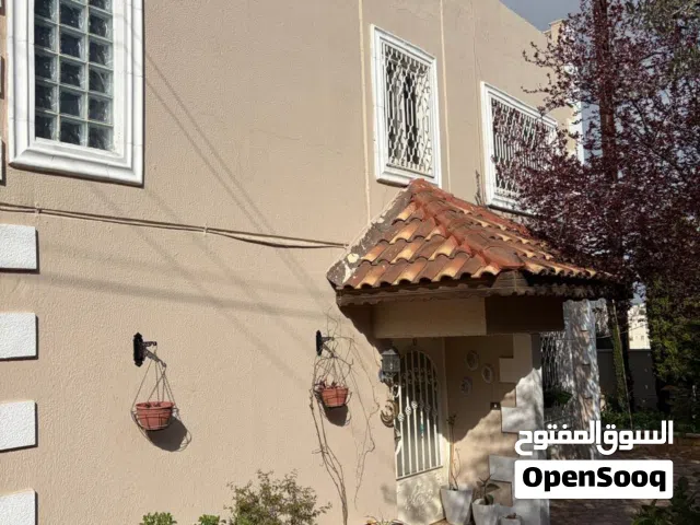 سيمي فيلا بيت مستقل للبيع موقع مميز جداً في مرج الحمام - اسكان عالية على الشارع الرئيسي