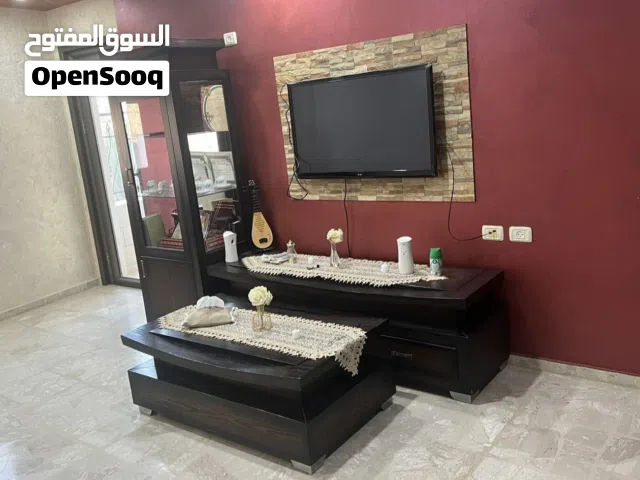 مزيون مع طاولة وطربيزات