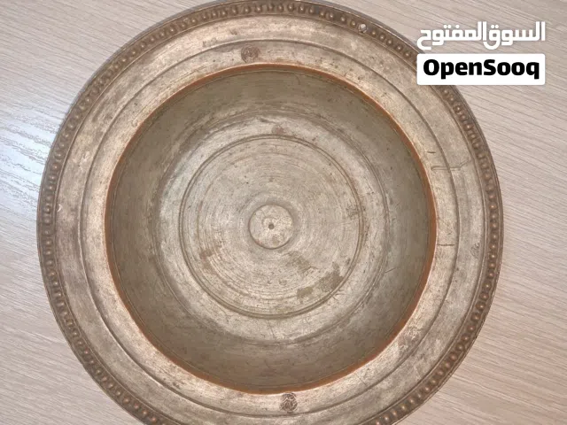 صحن برونز قديم مزخرف – قطعة تراثية نادرة