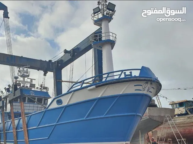 قوارب الصيد البحري في أعالي البحار بالرخصة