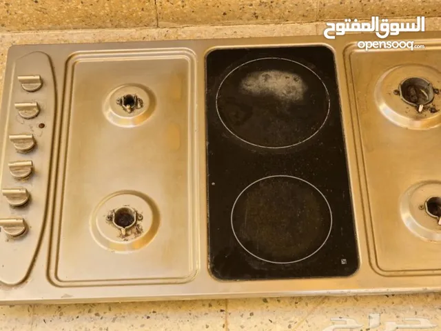 سطح فرن كهربائي وغاز بحالة جيده جدا على الشرط على السوم