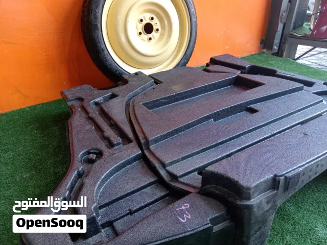 فلينة صندوق خلفية تويوتا بريوس 2016-2022 مع سبيره ياباني ثلاث قطع قطع سيارات تويوتا بريوس