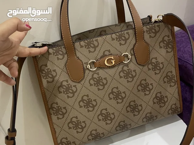 شنطة Guess لون بني حجم متوسط