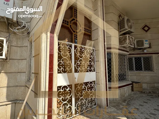 250m2 4 Bedrooms Townhouse for Rent in Basra Other