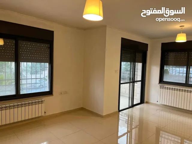شقه فارغة للايجار في عين منجد