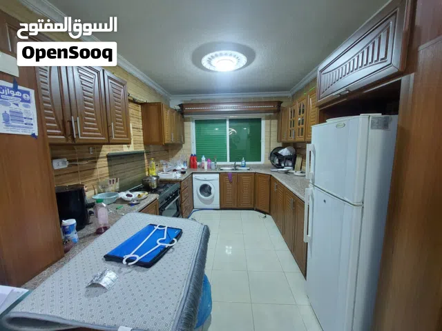 شقة مفروشة نظيفة جدا للايجار خلف السيفوي بالقرب من ارابيلا مول و مسجد نورة العيدي
