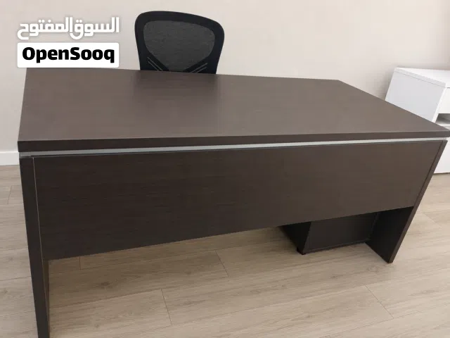 مكتب ثقيل مع كرسي و ادراج
