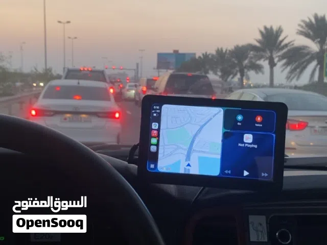 للبيع شاشة سهلة التركيب لجميع السيارت تدعم اندرويد اوتو وابل كار بلاي