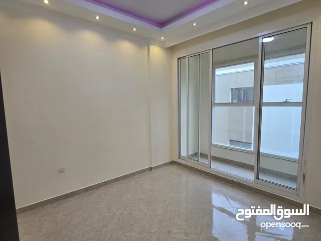 شقة #فندقية ثلاث غرف وصالة في #عجمان   اول ساكن للايجار السنوي في #الروضة 3 شهر فري وباركن فري