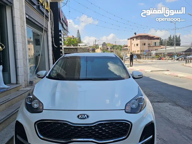 جيب سبورتاج 1600 بنزين  جيب جديد وكاله  ماشي 35 الف كيلو  عداد اصلي  فل اضافات من عدا فتحه