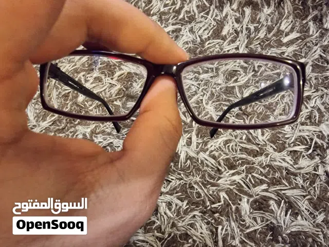 نظارة طبية راقية - إطار خمري وأسود مميز - بحالة ممتازة