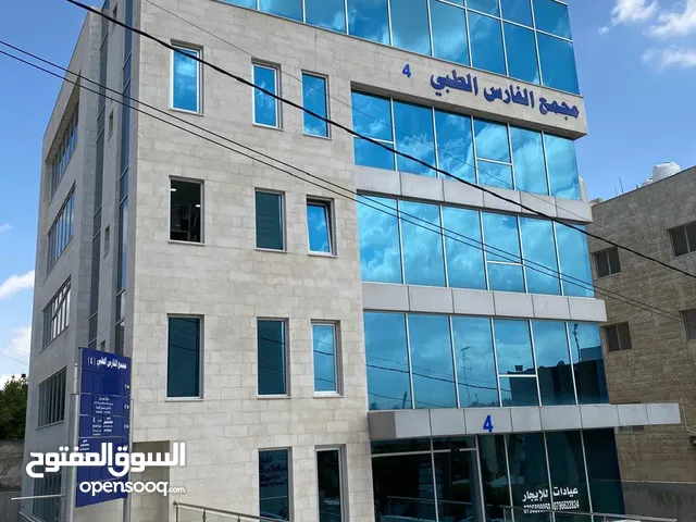عياده حديثه البناء في عماره حديثه تحتوي على عيادات فقط في شارع الخالدي وقريبه من مستشفى الخالدي.