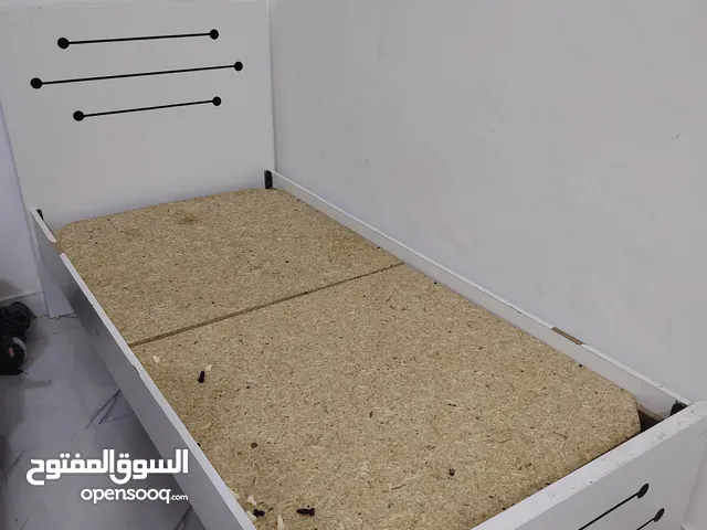 سرير اطفال خشب عدد2مستعمل للبيع