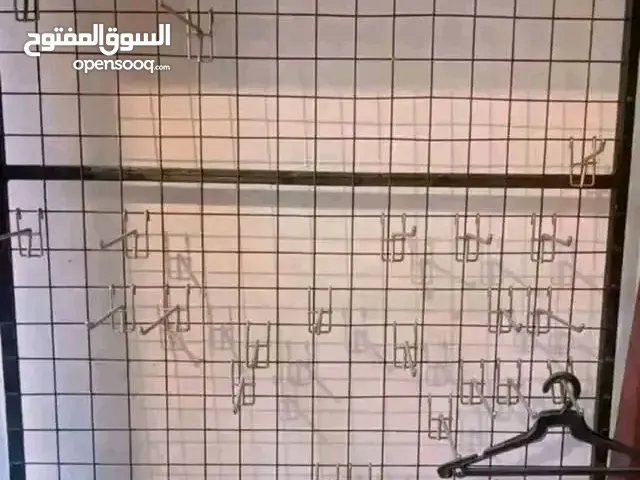 ستاندات اكسسوار حديد وخشب مستعمل بحالة الجديد الوكالة