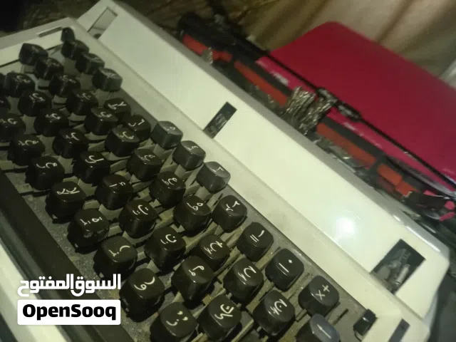 اله كاتبه قديمه تراثيه من اوائل الالات الكاتبه التي دخلت الكويت صنعت في اليابان