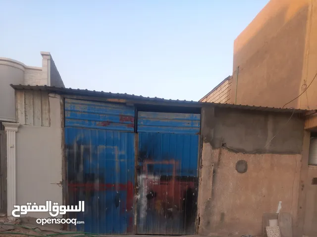 مخزن للايجار مسقف بالكامل بمساحة 250 متر في البصرة دور الصحة خلف مدارس الفراهيدي