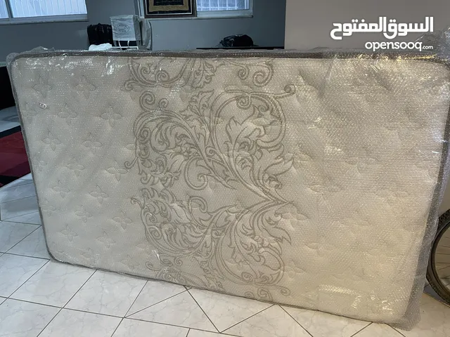 فرشه ريتشموند بحاله الجديد للبيع مفرد ونص