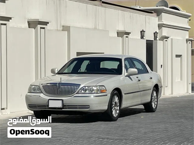 LINCOLN TOWNCAR MODEL 2004