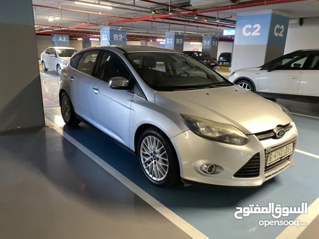 للبيع فورد فوكس ماطور 2000 هاتش باك موديل 2012 لون فضي