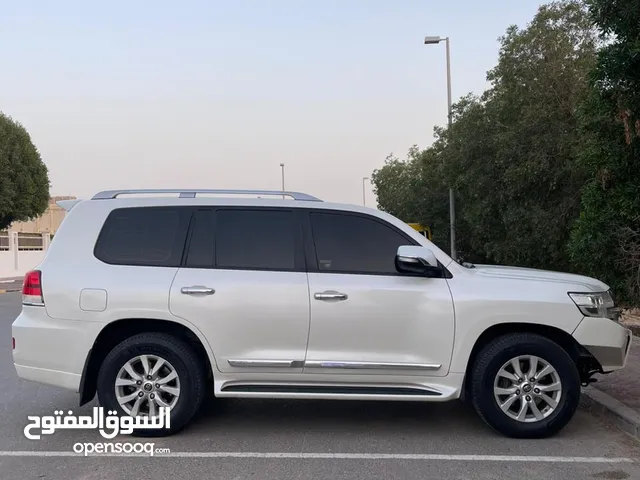 Toyota Land Cruiser GXR in Abu Dhabi