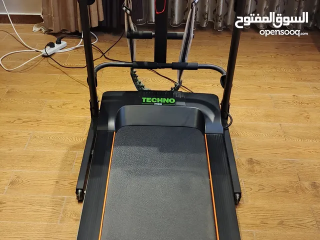 جهاز مشي و ركض كهربائي Techno fitness استعمال قليل جداً للبيع
