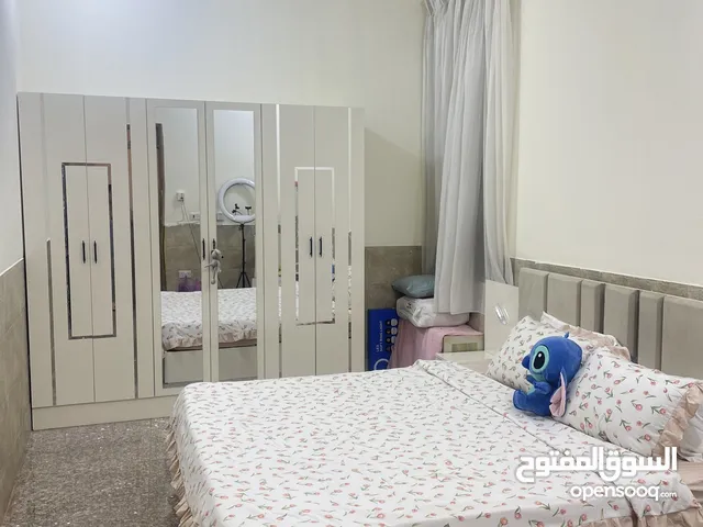 غرفة نوم مع دوشك طبي