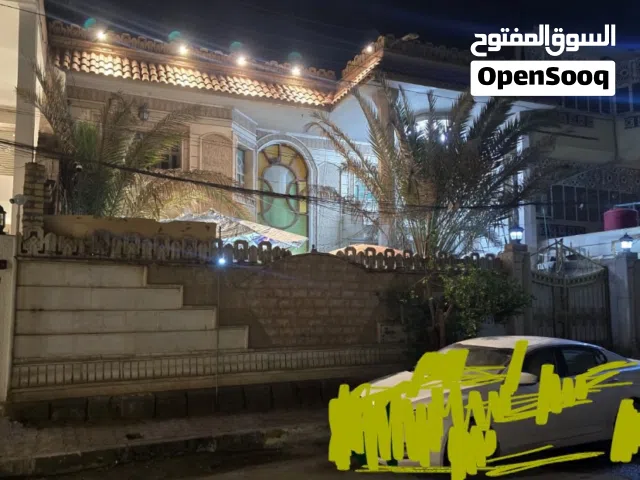 دار سكن للبيع طابو صرف مساحه 240 متر مربع مع فضله  18 متر  يقع على شارع دينار / البناء نظيف جداً
