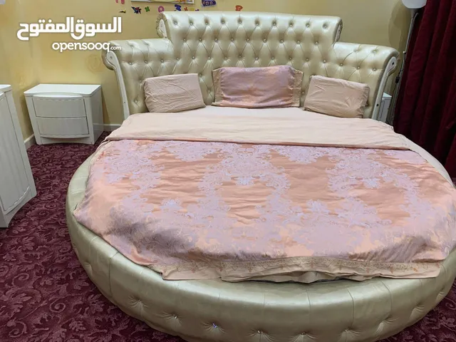 غرفه نوم شبه جديد من حول الإمارات