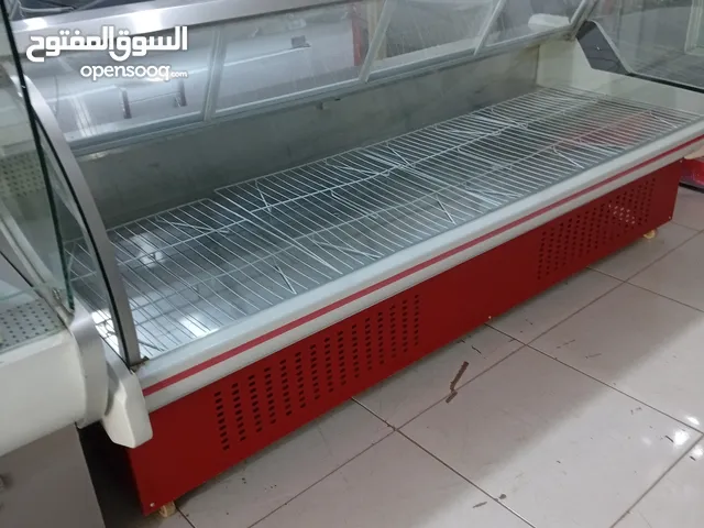 ثلاجة عرض جديدة في مطعم لمدة اربع اشهر