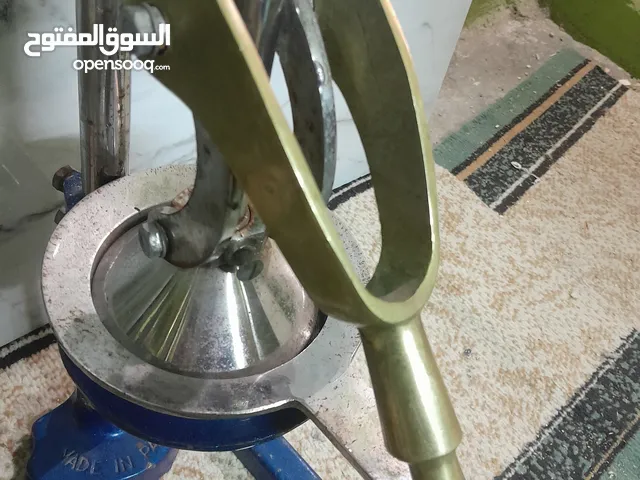 معصرة برتقال ورمان نحاس وحديد ثقيلة اصليه بحاله ممتازة جدا جدا وزن عالي