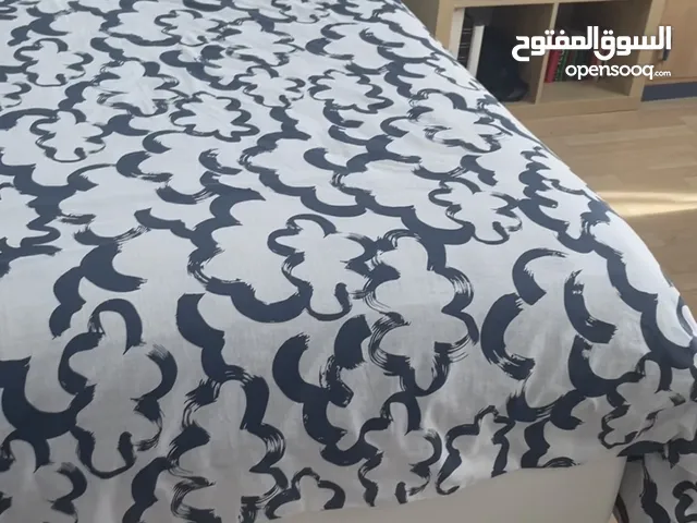سرير للبيع مع خزانه ادراج