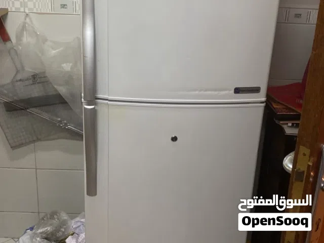 ثلاجة شارب شبه جديدة