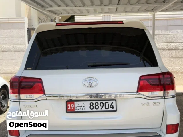 2018 تويوتا لاند كروزر VXR
